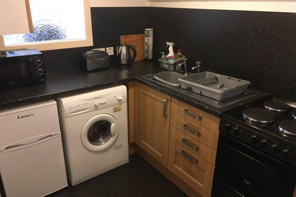 2 Bedroom Flat In Stornoway Town Centre Екстериор снимка